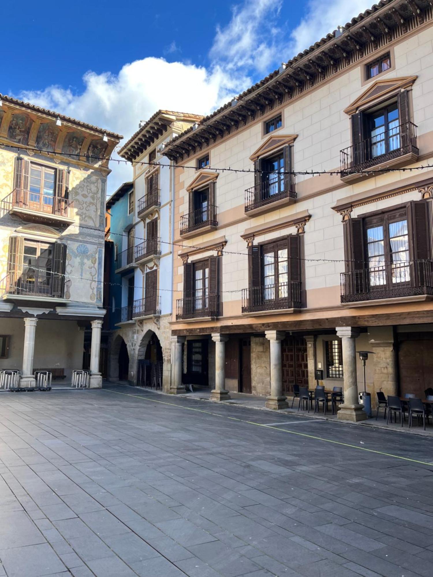 Apartamentos Angelus Plaza Mayor De Graus Eksteriør bilde
