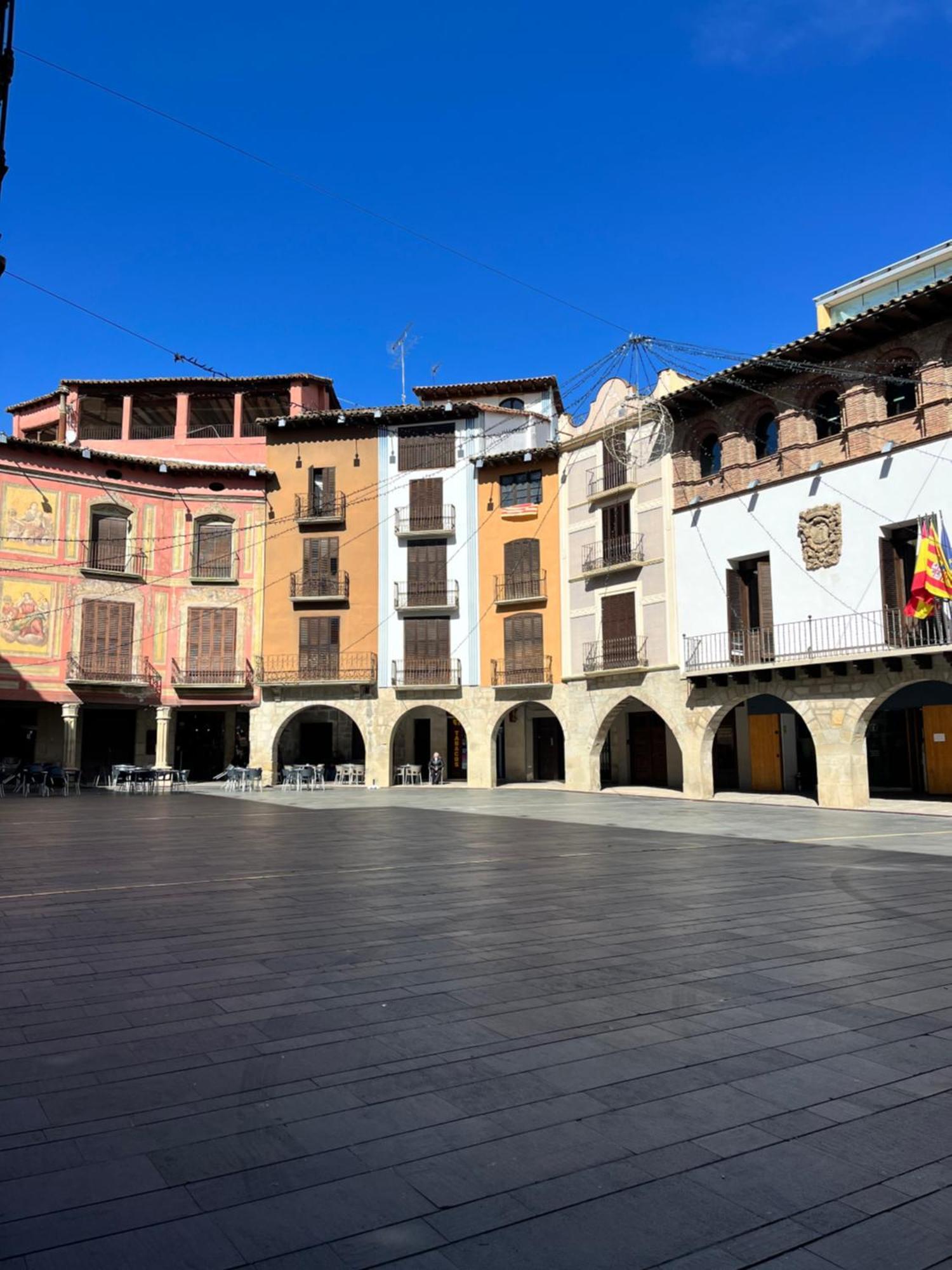 Apartamentos Angelus Plaza Mayor De Graus Eksteriør bilde